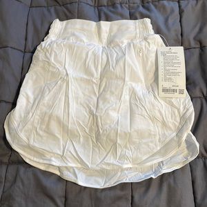 Lululemon skirt size 2 NWT